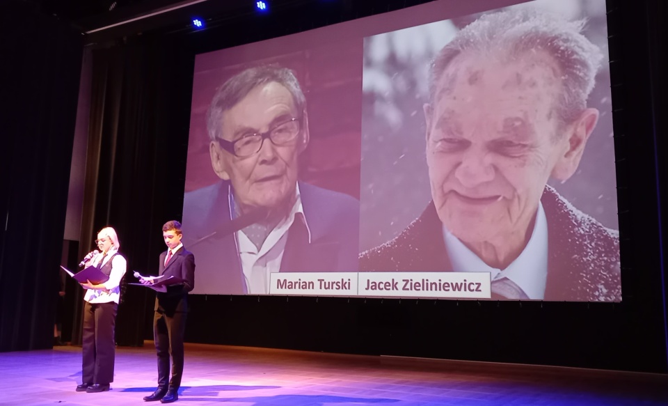 Historia nie może się powtórzyć. Z taką myślą bydgoscy uczniowie i nauczyciele zorganizowali Obchody Miejskiego Dnia Pamięci o Ofiarach Holokaustu./Fot. Tatiana Adonis