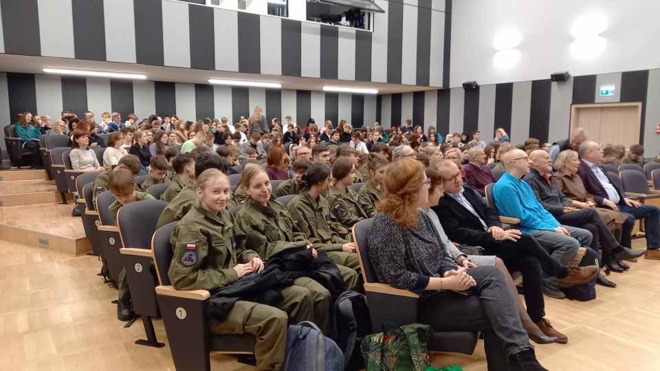 Historia nie może się powtórzyć. Z taką myślą bydgoscy uczniowie i nauczyciele zorganizowali Obchody Miejskiego Dnia Pamięci o Ofiarach Holokaustu./Fot. Tatiana Adonis