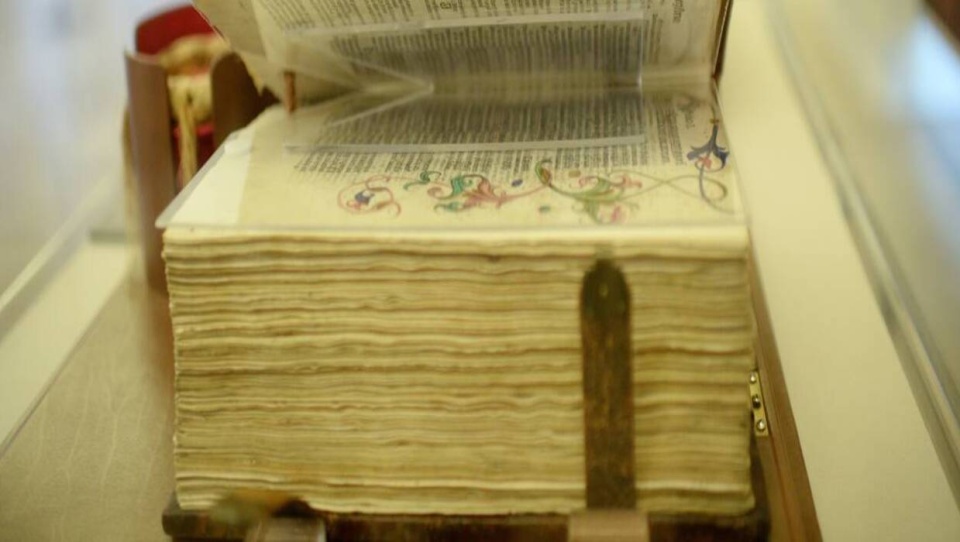 Statut Łaskiego z roku 1506, cenny dokument wpisany na listę UNESCO, zrabowany w czasie potopu szwedzkiego 1655 - 1660./fot. PAP/Jacek Turczyk