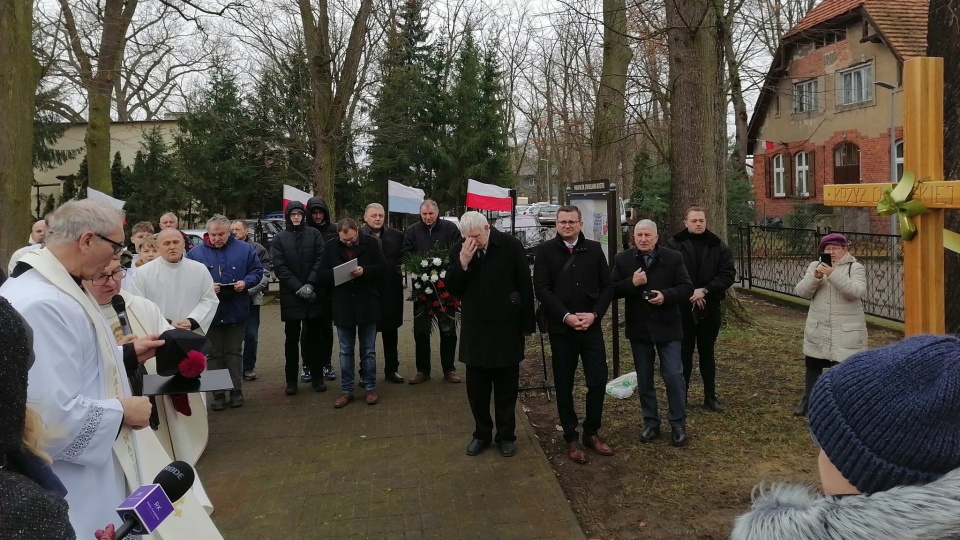 Przedstawiciele samorządu i rolnictwa wzięli udział w uroczystościach upamiętniających Henryka Kapsę./Fot. Monika Siwak