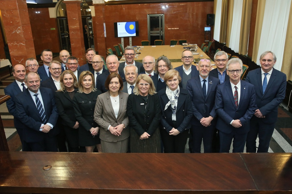 Posiedzenie Konferencji Rektorów Uniwersytetów Polskich. Prorektor UKW Benedykt Odya w drugim rzędzie, trzeci od lewej (w okularach)/fot. Facebook, UMK Toruń