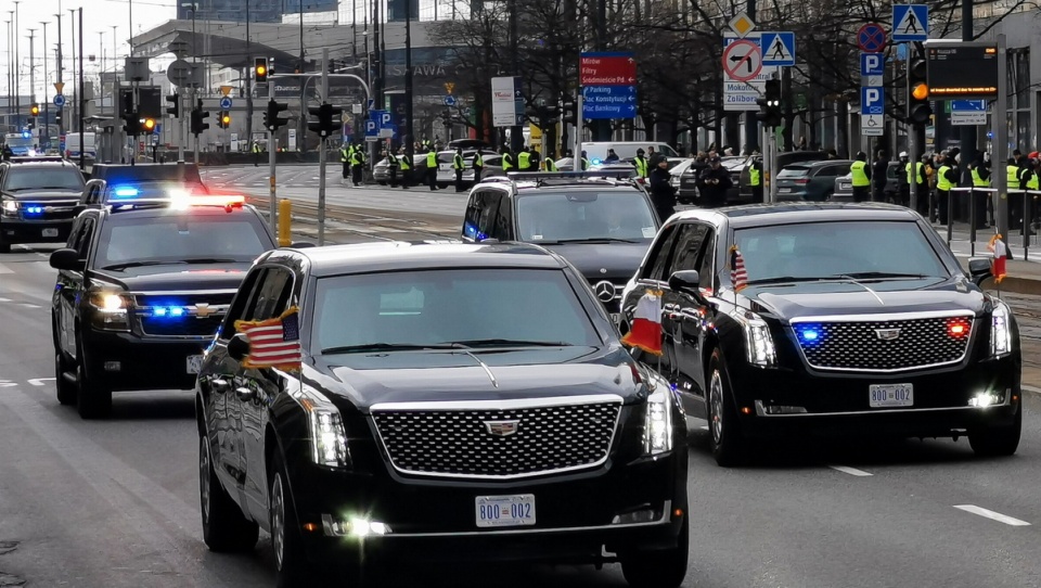 Cadillac One z prezydentem USA Joe Bidenem w Alejach Jerozolimskich w Warszawie/fot. Kalbar, PAP