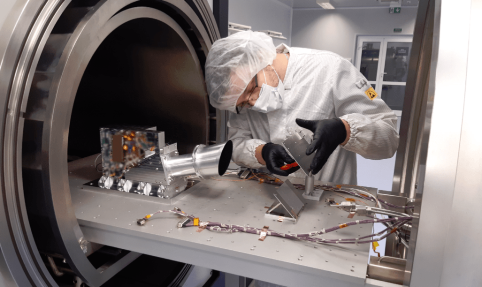 Prace nad instrumentem GLOWS na misję NASA IMAP w Centrum Badań Kosmicznych PAN (archiwum)/Centrum Badań Kosmicznych PAN