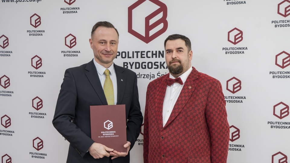 Prof. Szymon Różański (z lewej) i prof. Marek Adamski - rektor Politechniki Bydgoskiej/fot. materiały uczelni