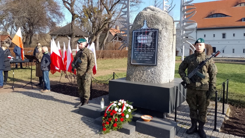 Toruńskie obchody odbyły się pod pomnikiem Żołnierzy Niezłomnych/fot. Michał Zaręba