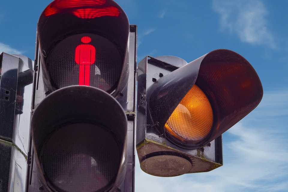 Szef Nowej Lewicy z Grudziądza apeluje o zwiększenie bezpieczeństwa pieszych na alei 23 Stycznia. Łukasz Kowarowski domaga się zamontowania tam świateł. Zdjęcie ilustracyjne./fot. Pixabay