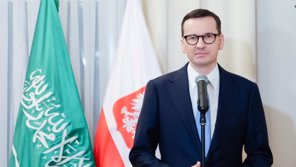 Premier Mateusz Morawiecki powiedział, że podczas ofensywy dyplomatycznej w krajach Półwyspu Arabskiego wraz z prezydentem, przedstawiają polski punkt widzenia./fot. Twitter/Premier RP