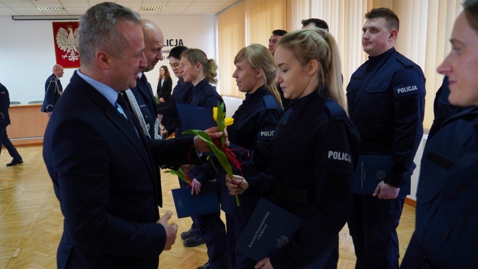 Nowo przyjęci funkcjonariusze złożyli ślubowanie w Komendzie Wojewódzkiej Policji w Bydgoszczy. Oprócz tego, na stanowisko Zastępcy Komendanta powołano insp. Małgorzatę Jorkę/Fot. KWP Bydgoszcz