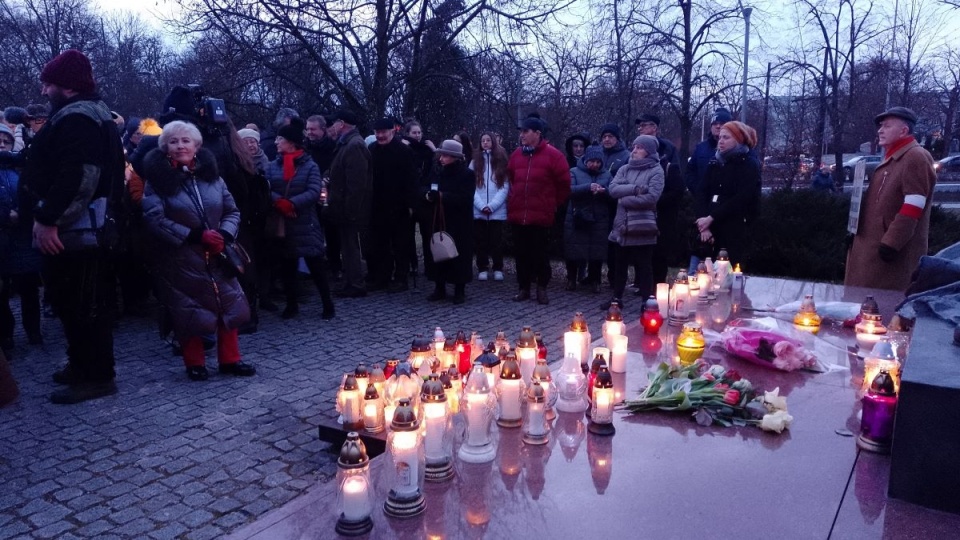 Kilkaset osób uczestniczyło w niedzielę w Toruniu w spotkaniu mieszkańców miasta i okolic w obronie dobrego imienia św. Jana Pawła II/fot. Michał Zaręba