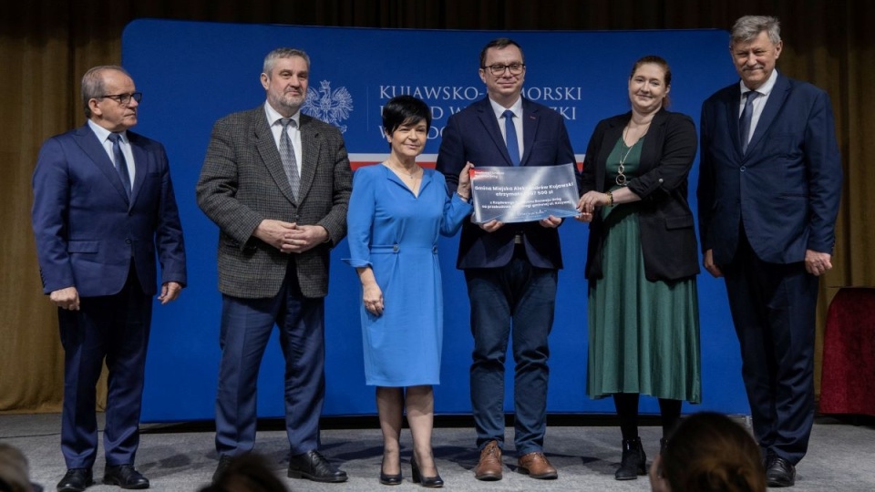 We Włocławku odbyło się uroczyste przekazanie symbolicznych czeków na zadania dofinansowane z Rządowego Funduszu Rozwoju Dróg/fot. www.gov.pl