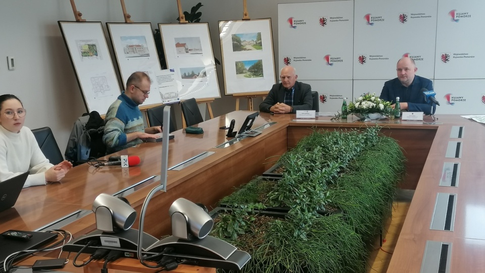 Przygotowania do remontu zespołu pałacowo-parkowego w podtoruńskiej Nawrze były tematem konferencji, która odbyła się w Urzędzie Marszałkowskim w Toruniu/fot. Iwona Muszytowska-Rzeszotek