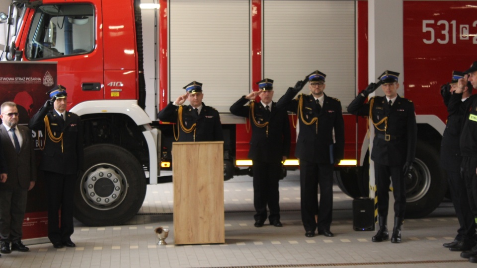 Kolejne dwa nowe wozy strażackie zostały przekazane w ręce strażaków. Pojazdy trafiły do Świecia i Lipinek