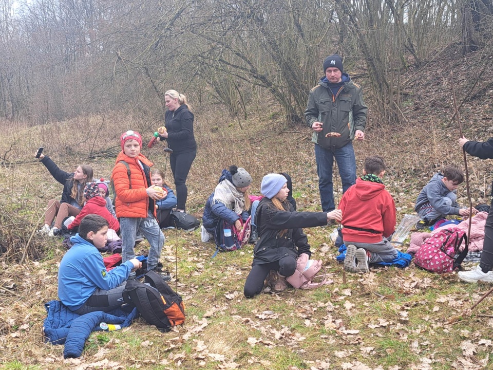 Najpierw przemarsz z Ciechocina do Golubia–Dobrzynia, gdzie doszło do tradycyjnego topienia marzanny na powitanie wiosny/Fot. nadesłane, Katarzyna Mrozek