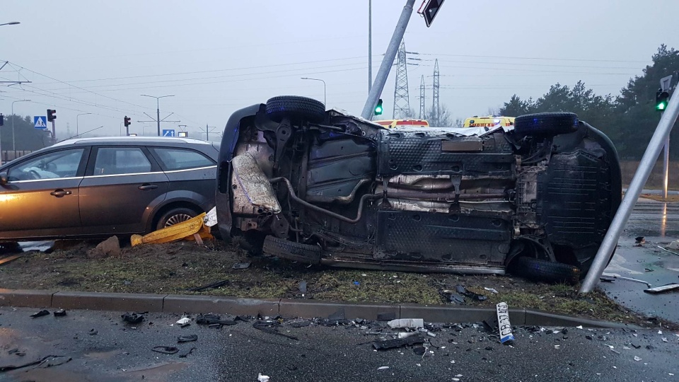 Wypadek na skrzyżowaniu Akademickiej, Rejewskiego i Matki Teresy z Kalkuty w Bydgoszczy/fot. Bydgoszcz 998