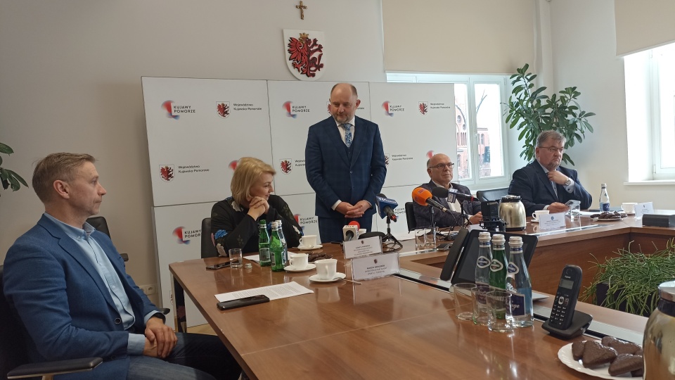 Przedstawiciele województwa i Związku Lekkiej Atletyki mieli powody do świętowania. Halowe Mistrzostwa Świata odbędą się w Toruniu/Fot. Monika Kaczyńska