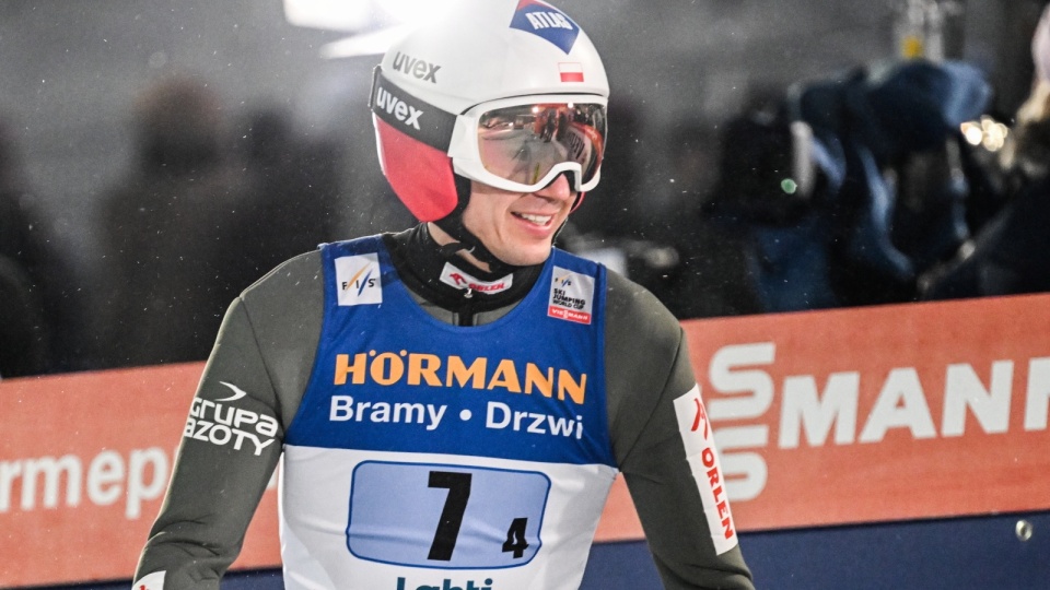 Kamil Stoch był najlepszym zawodnikiem drużyny, a mimo to skończył konkurs ze sporym niedosytem/fot.: Kimmo Brandt/PAP