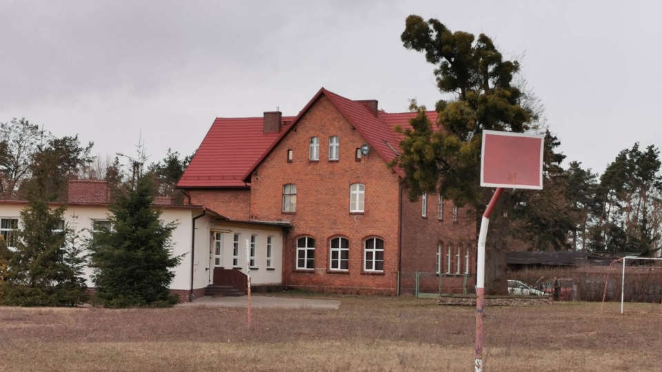 Szkoła podstawowa w Sipiorach została zlikwidowana w 2021 roku z powodu braku wystarczającej liczby dzieci, które mogłyby się w niej uczyć/fot. kcynia.pl (Gmina Kcynia)