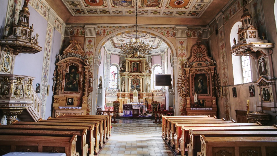 Wnętrze kościoła p.w. Św. Mikołaja w Ludzisku/fot. archidiecezja.pl