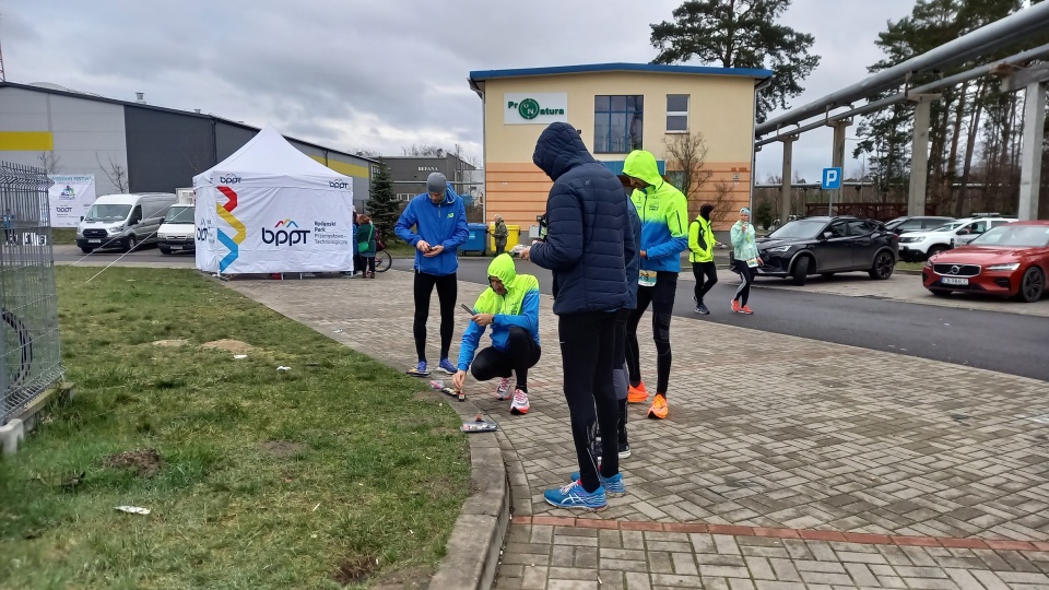 Biegają, jeżdżą na rowerze i chodzą z kijkami. Tacy aktywni są uczestnicy Wiosennego Festiwalu Biegowo-Duathlonowego/fot. Tatiana Adonis