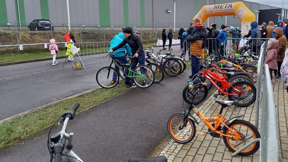 Biegają, jeżdżą na rowerze i chodzą z kijkami. Tacy aktywni są uczestnicy Wiosennego Festiwalu Biegowo-Duathlonowego/fot. Tatiana Adonis