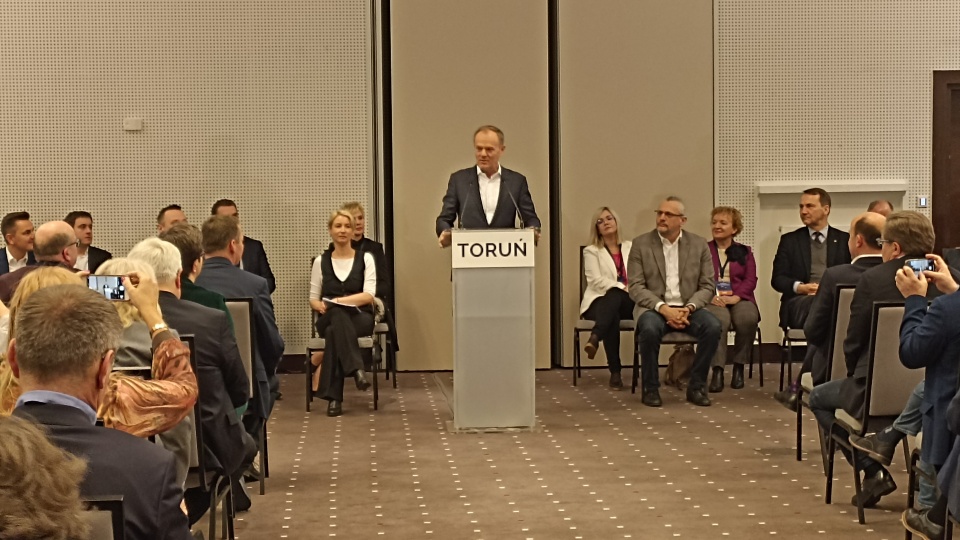 Donald Tusk i lokalni politycy Koalicji Obywatelskiej spotkali się w Toruniu/Fot.: Monika Kaczyńska