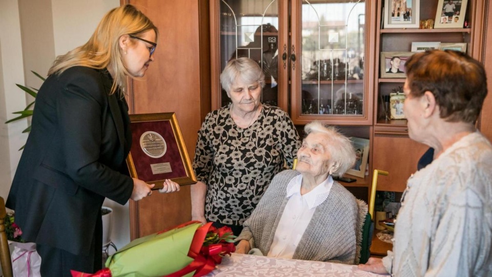 Jubilatka otrzymała medal Unitas Durat Palatinatus Cuiaviano-Pomeraniensis/fot. materiały UM