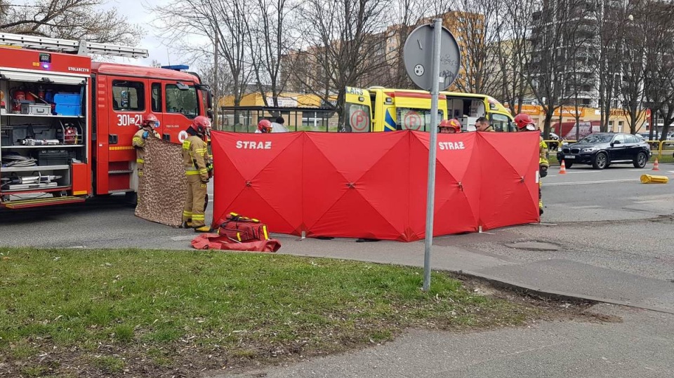 Gdy udało się przywrócić czynności życiowe, mężczyzna został zabrany do szpitala/fot. Bydgoszcz 998