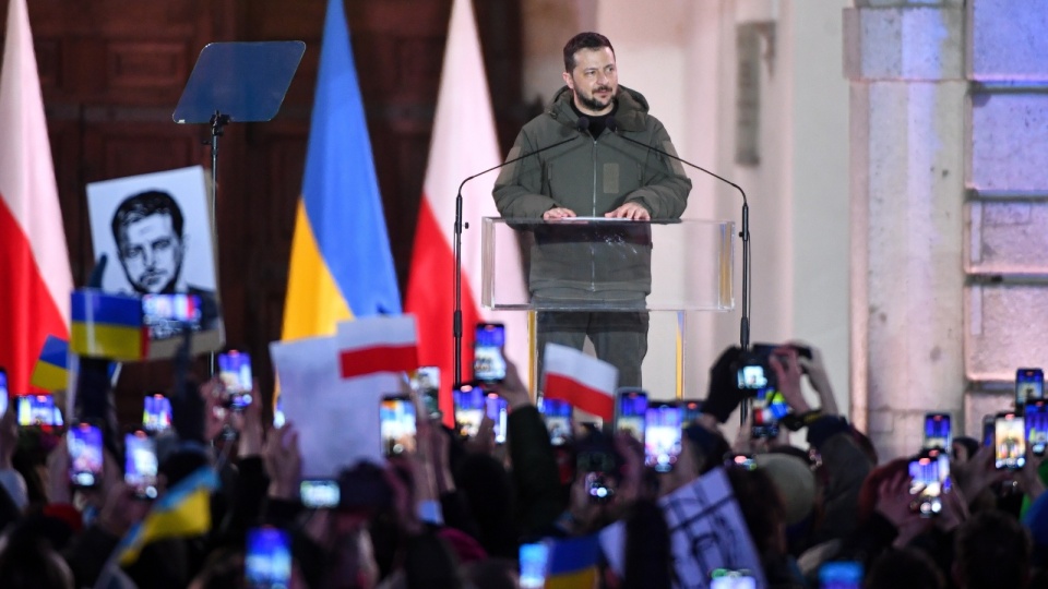 Prezydent Ukrainy Wołodymyr Zełenski podczas wystąpienia na dziedzińcu Zamku Królewskiego w Warszawie/fot. Andrzej Lange, PAP