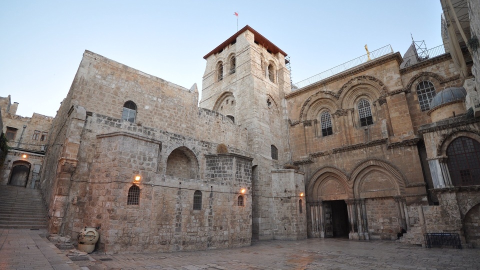 Bazylika Grobu Pańskiego w Jerozolimie, https://www.flickr.com/photos/jlascar/10350972756/in/set-72157636698118263/, lic. CC BY 2.0, Wikipedia
