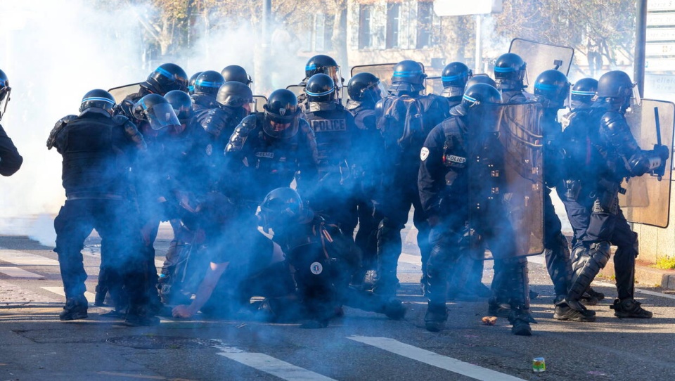 Na czwartek związkowcy zapowiedzieli kolejną, 12. już falę strajków i demonstracji przeciwko reformie emerytalnej./fot. PAP/EPA/Patricia Huchot-Boissier