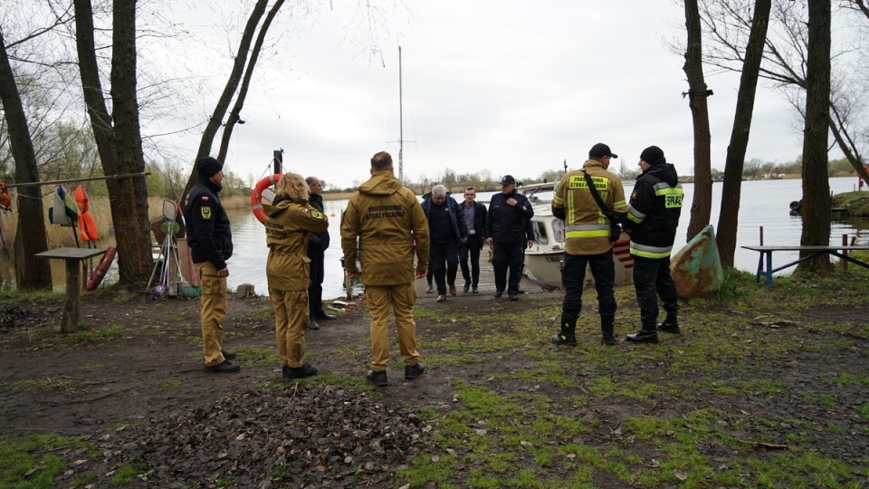 Samorząd bada sprawę śniętych ryb, które wyłowiono ze Zbiornika Czernica koło Wrocławia. Zwołano zespół zarządzania kryzysowego/fot: Dolnośląski Urząd Wojewódzki