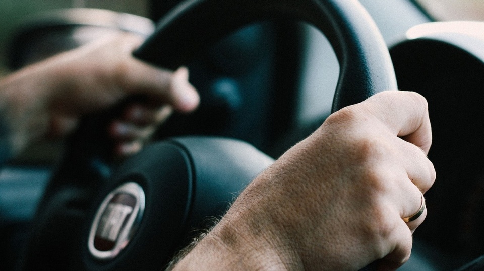 У Бидгощі штрафують водіїв, які розмовляли по телефону за кермом / фото. Pixabay