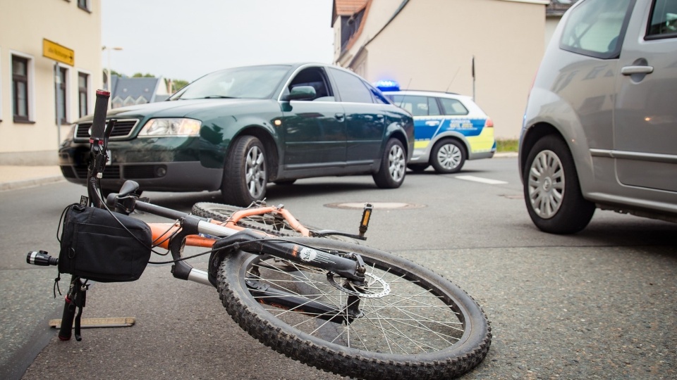 Nie żyje rowerzysta potrącony przez samochód w Śmiłowie (powiat sępoleński). Zdjęcie ilustracyjne/fot. Pixabay