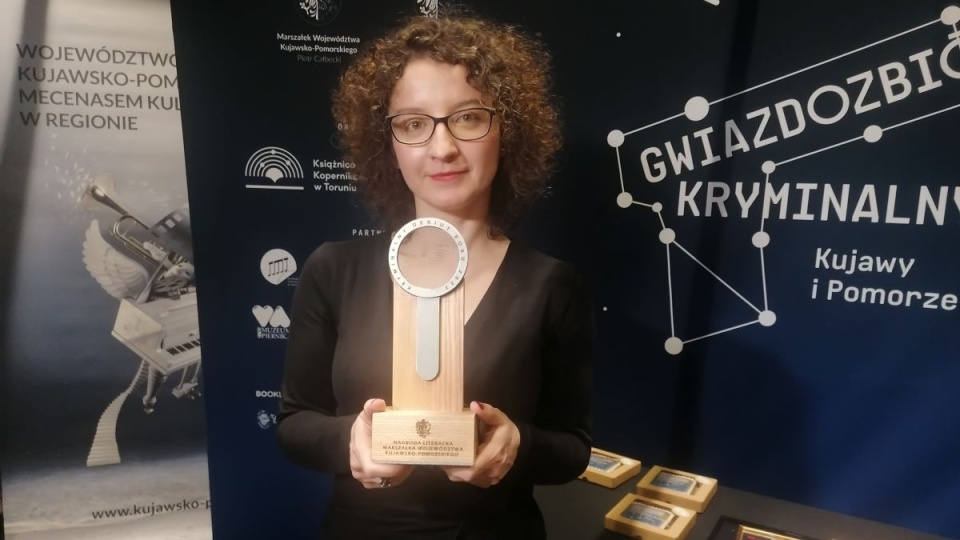 Julia Łapińska z Nagrodą za Kryminalny Debiut 2022 Roku/fot. Iwona Muszytowska-Rzeszotek