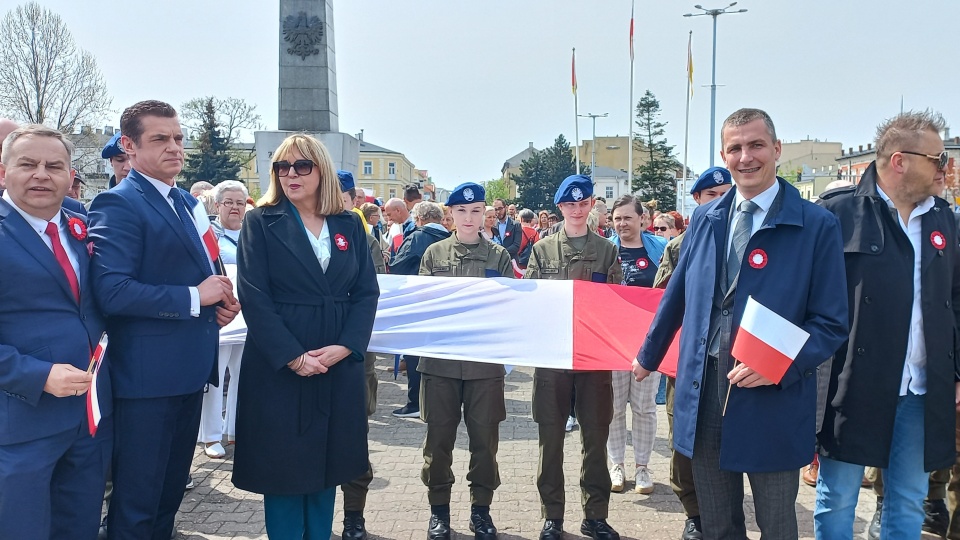 Włocławek również uroczyście obchodził Dzień Flagi Rzeczpospolitej Polskiej/fot: Marek Ledwosiński