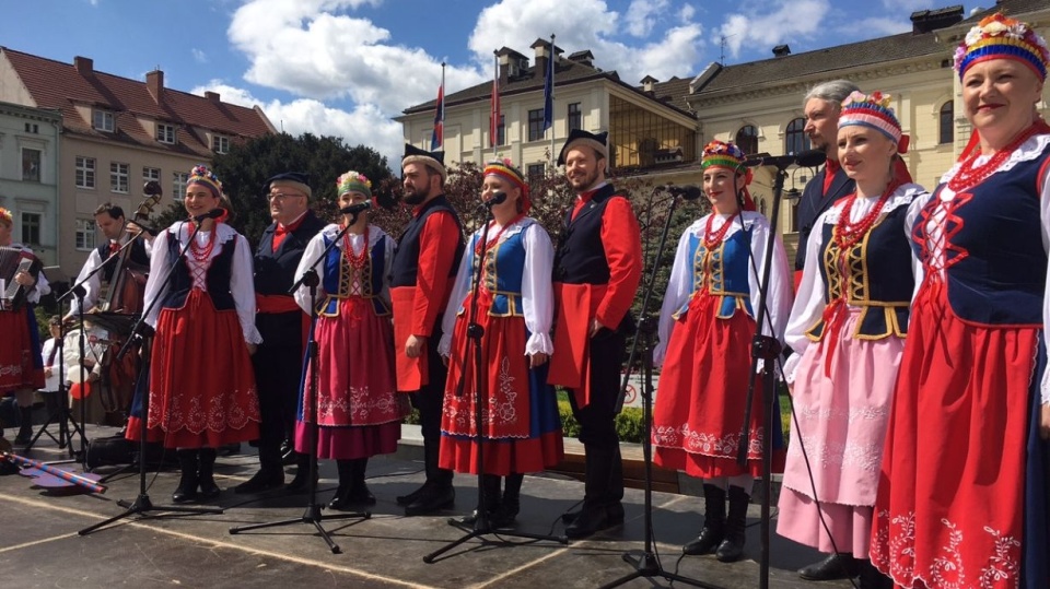 Narodowe Święto Konstytucji 3 Maja w Bydgoszczy - Zespół Pieśni i Tańca Ziemia Bydgoska/fot. Elżbieta Rupniewska