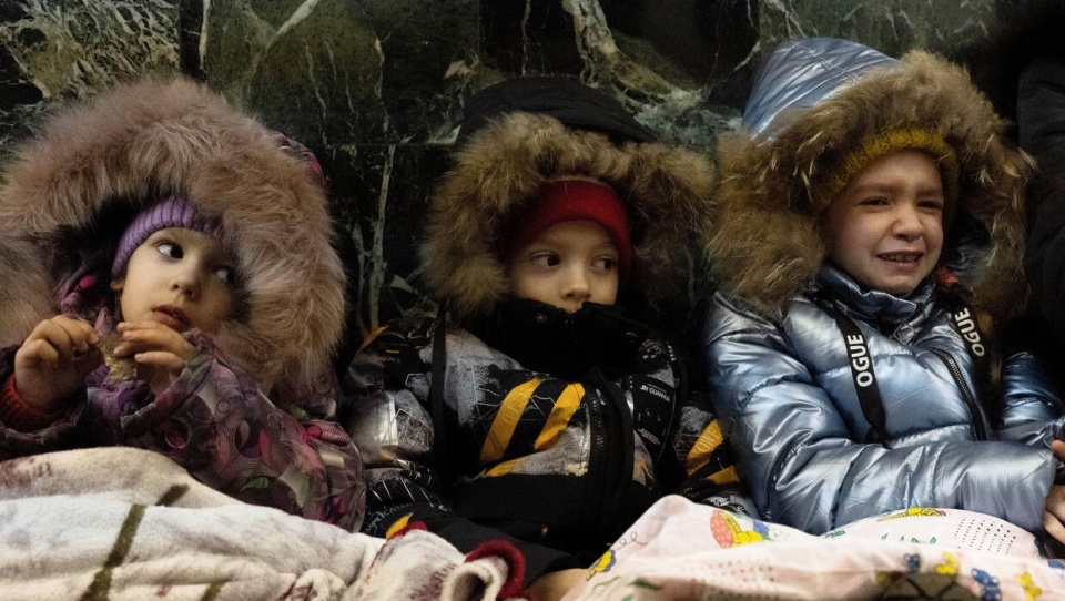 Dzieci w schronie na stacji metra w Kijowie/fot. Patryk Jaracz, PAP