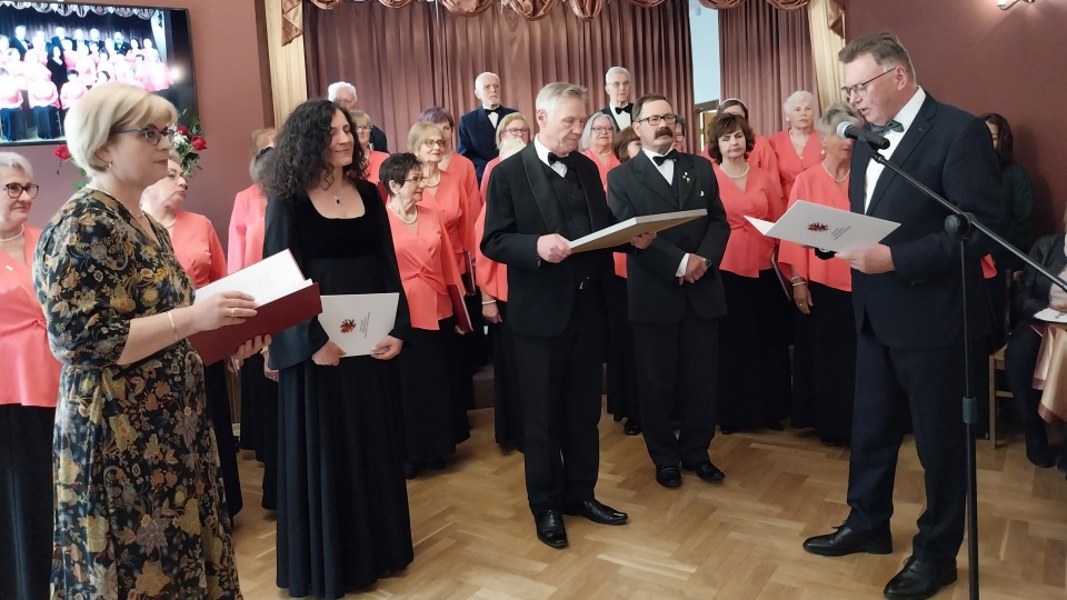 Podczas uroczystości wręczono nagrody dla szczególnie zasłużonych członków i całego zespołu/fot. Elżbieta Rupniewska