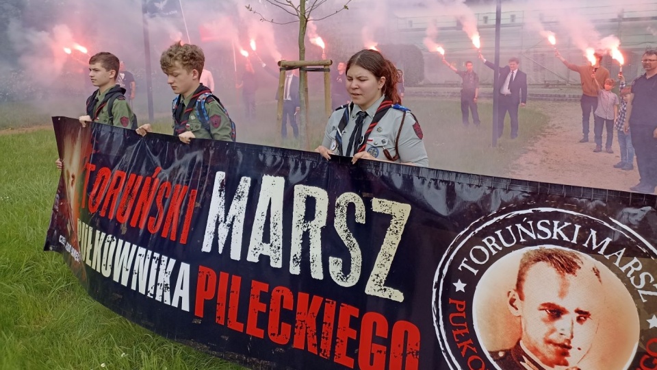 Odbyły się msza święta, przemarsz ulicami miasta i uroczystość przy pomniku pamięci Żołnierzy Wyklętych. Tak wyglądał XI Toruński Marsz Pułkownika Pileckiego/fot. Monika Kaczyńska