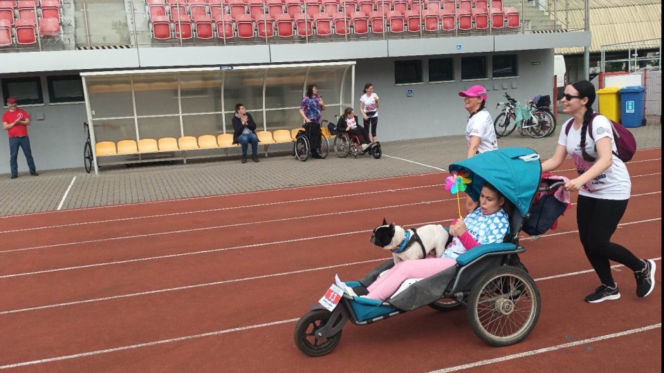 Na stadionie miejskim im. Inowrocławskich Olimpijczyków w Inowrocławiu odbyła się trzecia edycja wydarzenia, pt. „Miej serce do biegania”/fot. Marcin Glapiak