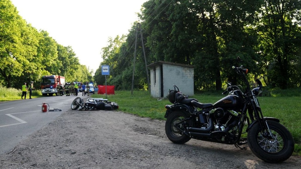 Motocyklista zginął w wypadku w Leniach Wielkich/fot. materiały policji