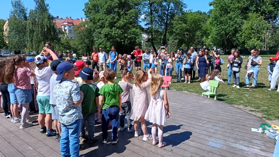 W przedszkolu Kolorowe Nutki zorganizowano nie tylko Dzień Dziecka, Dzień Matki czy Dzień Ojca. Zdecydowano się na wykonanie festynu w ramach Dnia Rodziny/fot: Maciej Wilkowski