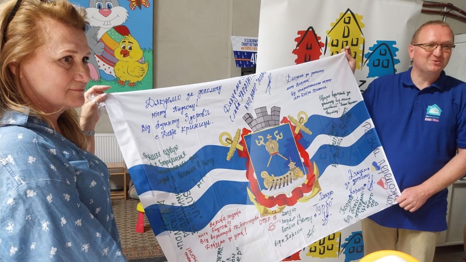 – To flaga Mikołajewa z podziękowaniem dla mieszkańców Bydgoszczy i Niemcza – mówiła Haichova/fot. Jolanta Fischer