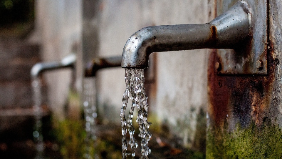 Przez wzmożone zużycie wody w okresie letnim, może jej w końcu brakować – mówił Maciej Rakowicz, wójt gminy Jeżewo/fot: zdjęcie ilustracyjne, Pixabay