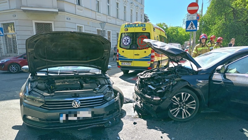 Na skrzyżowaniu ulic Pomorskiej i Bocianowo doszło do kolizji dwóch aut osobowych/fot: Facebook/Bydgoszcz 998