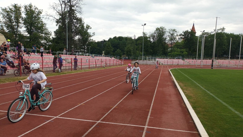 Uczniowie szkół podstawowych licznie wzięli udział w edycji Inowrocławskiego „Czaru dwóch kółek”/fot. Marcin Glapiak