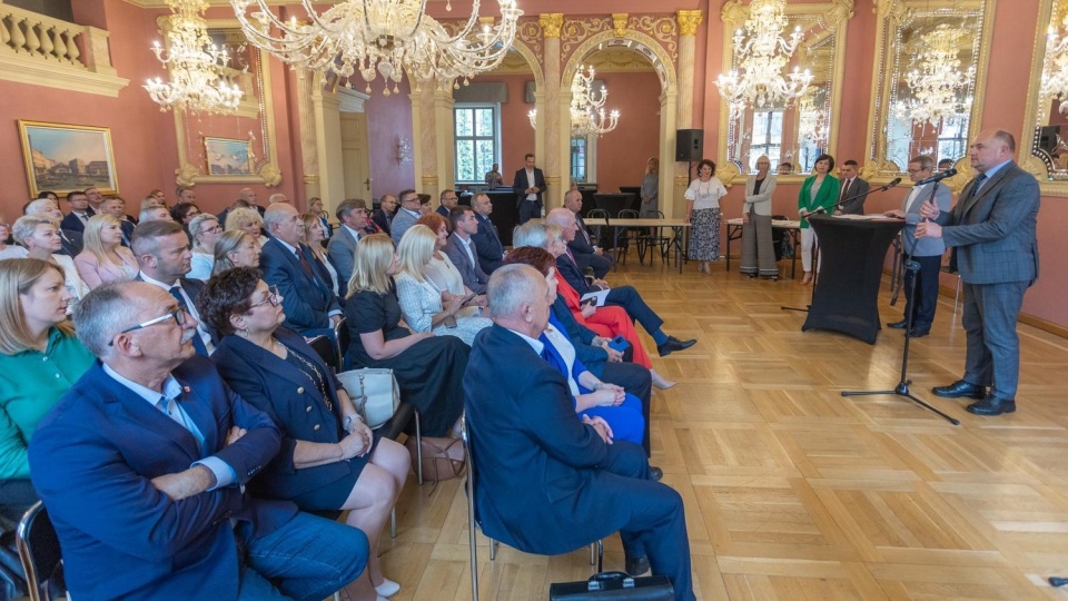 Uroczystość podpisania umów na dofinansowanie w Pałacu Dąmbskich w Toruniu/fot. Mikołaj Kuras dla UMWK-P