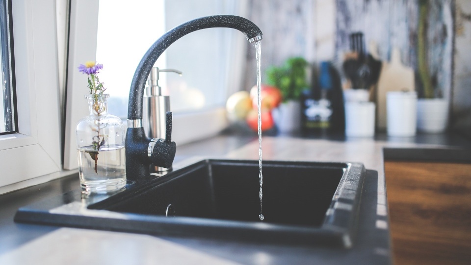 Sanepid poinformował, że woda z wodociągu Warszewice jest ponownie zdatna do picia/fot: zdjęcie ilustracyjne, Pixabay