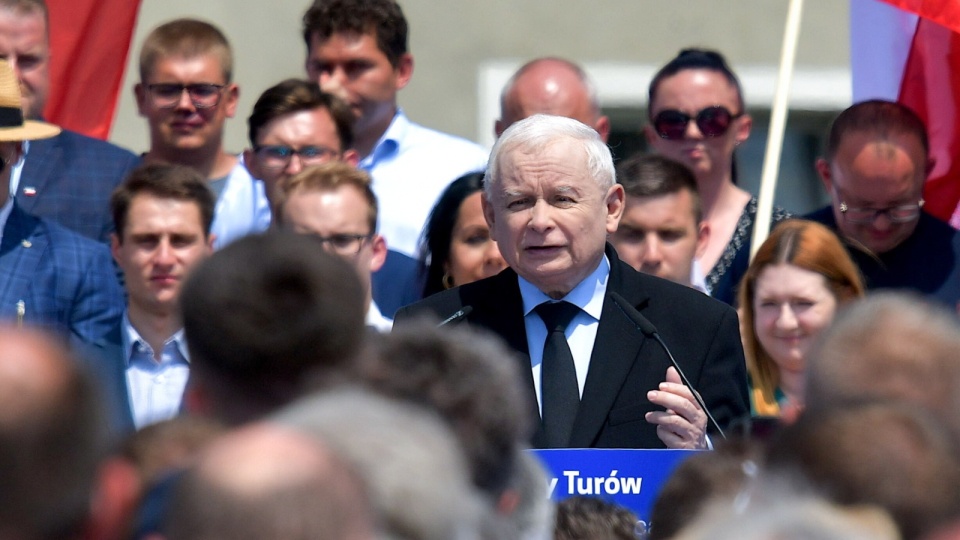 Wicepremier, prezes PiS Jarosław Kaczyński podczas wiecu Zjednoczonej Prawicy w Bogatyni/fot. Sebastian Borowski, PAP