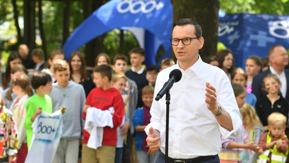 Premier Mateusz Morawiecki podczas „Pikniku Rodzina 800 plus” – wydarzenia dotyczącego przyjęcia projektu ustawy o programie Rodzina 800 plus/fot. Radek Pietruszka, PAP